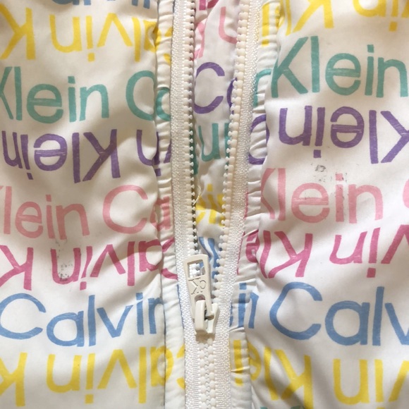 Calvin Klein 3T white puffer vest with colorful names - Picture 6 of 6